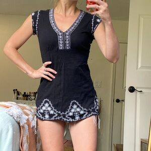 🌼 BCBG Maxazria v-neck top